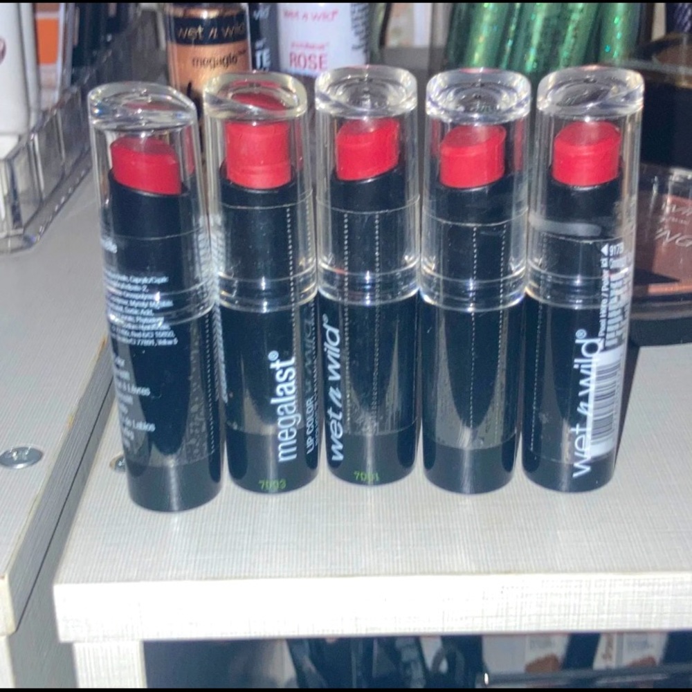 Lippie Lot - MEGALAST MATTE 🍒 CHERRY BOMB